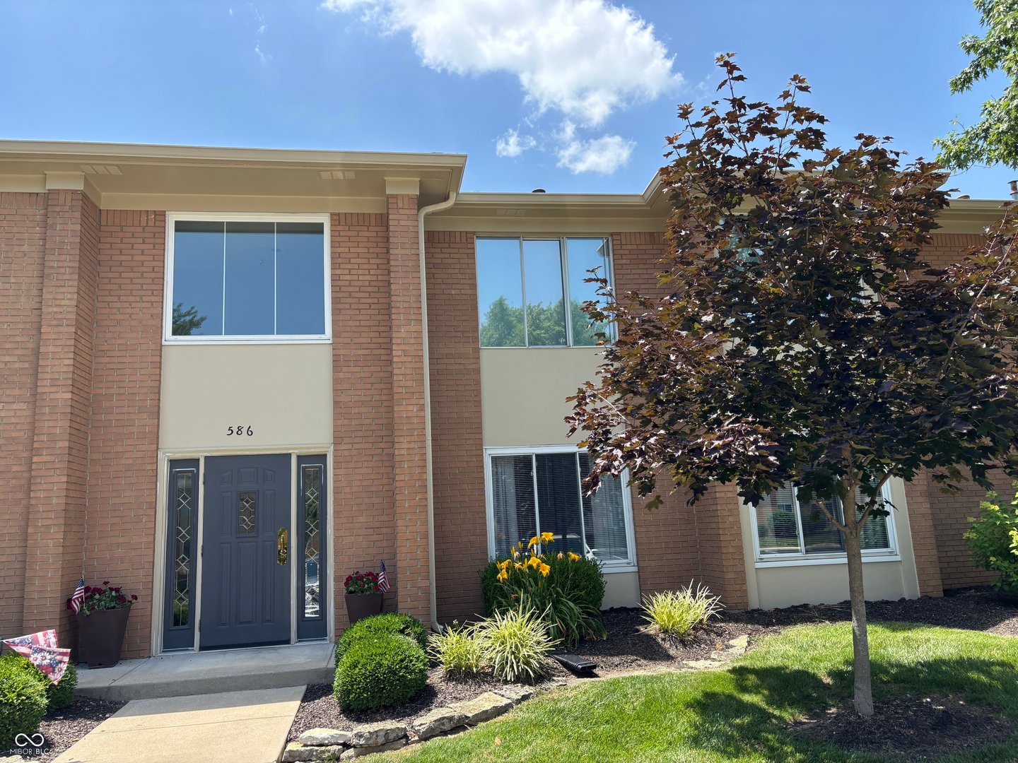 586 Hunters Drive, Carmel