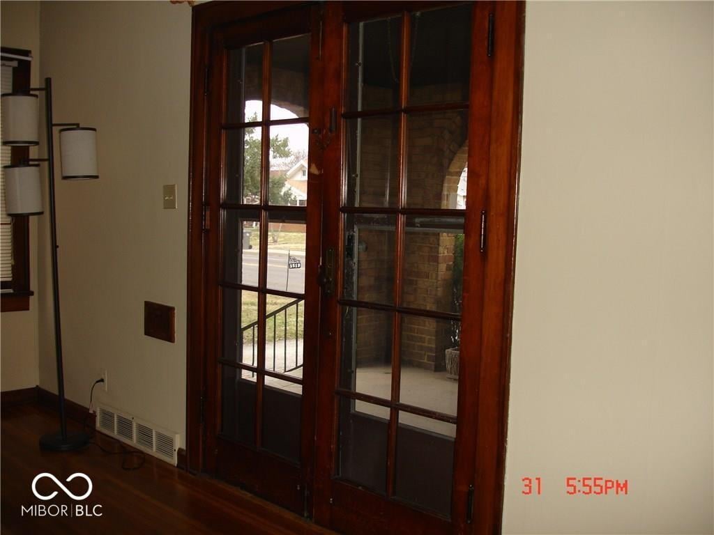 5221 10th Street, Indianapolis