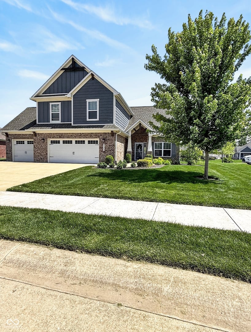 1069 Forest Glen Drive, Greenfield