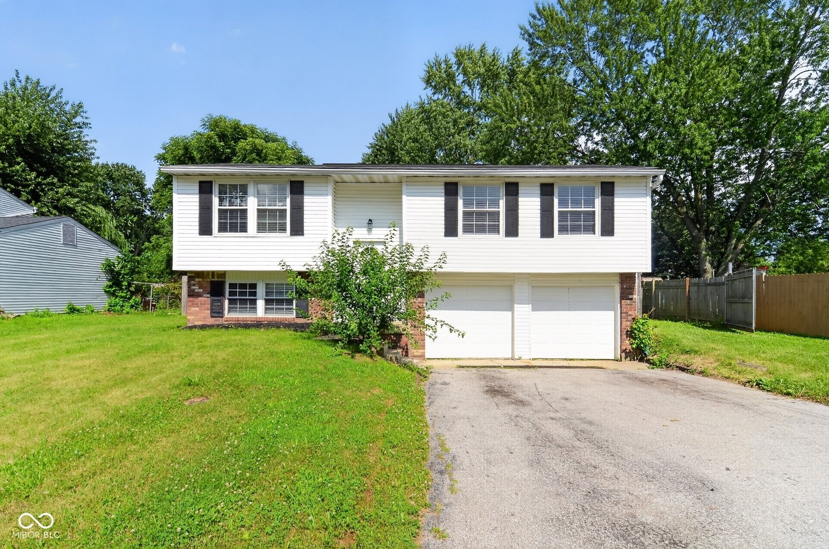 335 Broken Arrow Court, Indianapolis